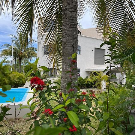 Cosy 2 Bedrooms Apts In Pereybere -Seasons Break Apartment Pereybere Beach Exterior photo