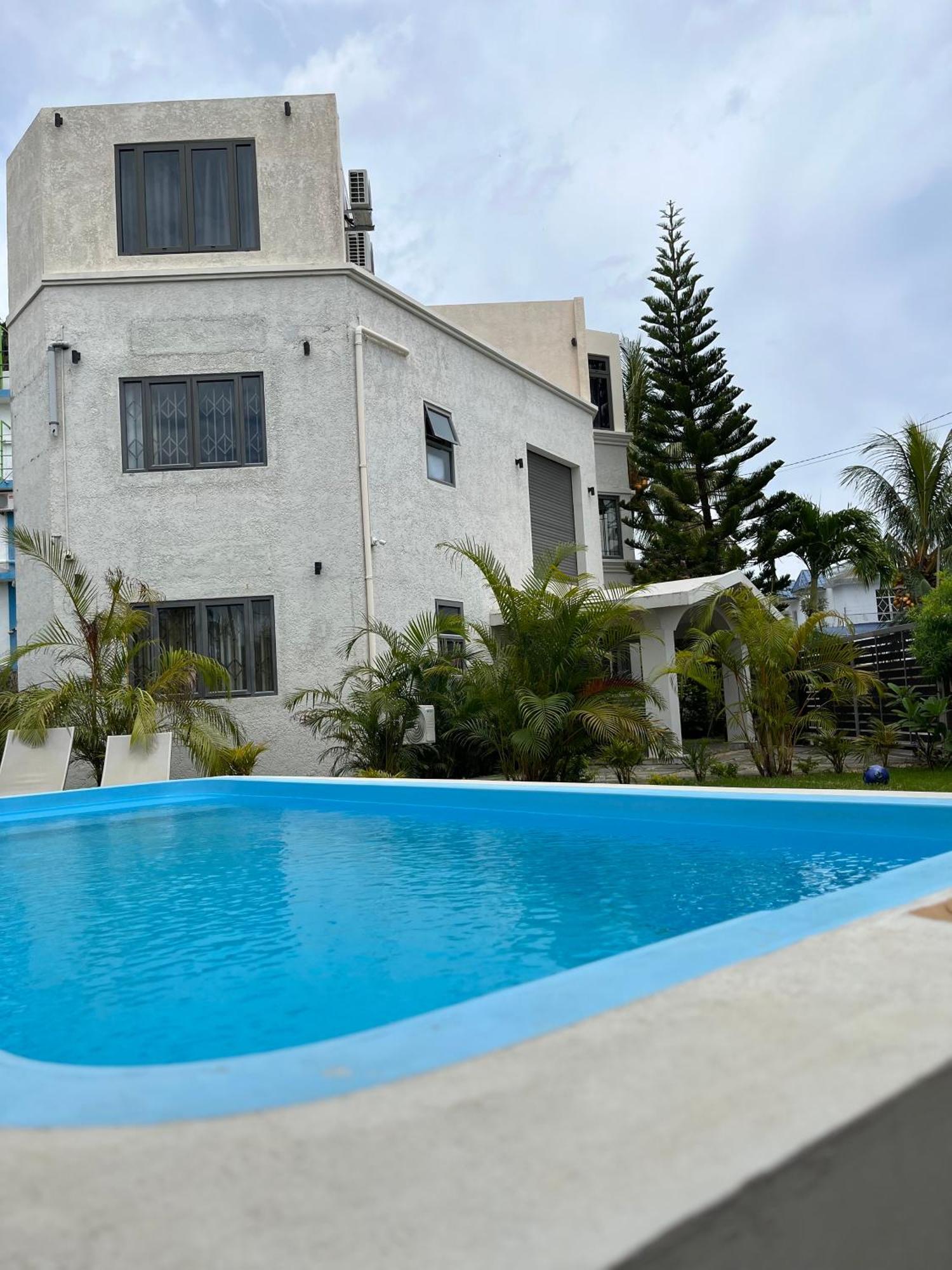 Cosy 2 Bedrooms Apts In Pereybere -Seasons Break Apartment Pereybere Beach Exterior photo