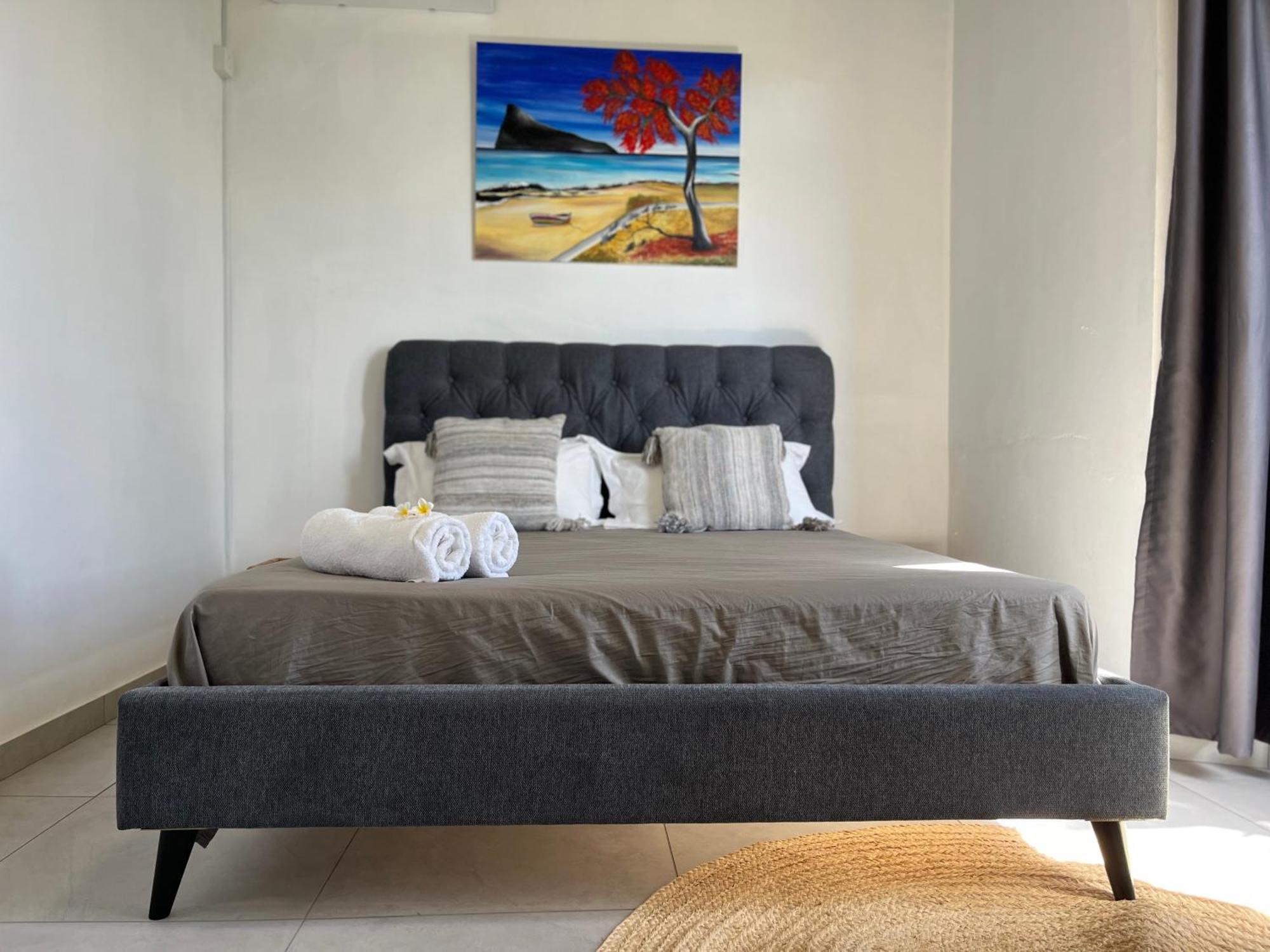 Cosy 2 Bedrooms Apts In Pereybere -Seasons Break Apartment Pereybere Beach Exterior photo