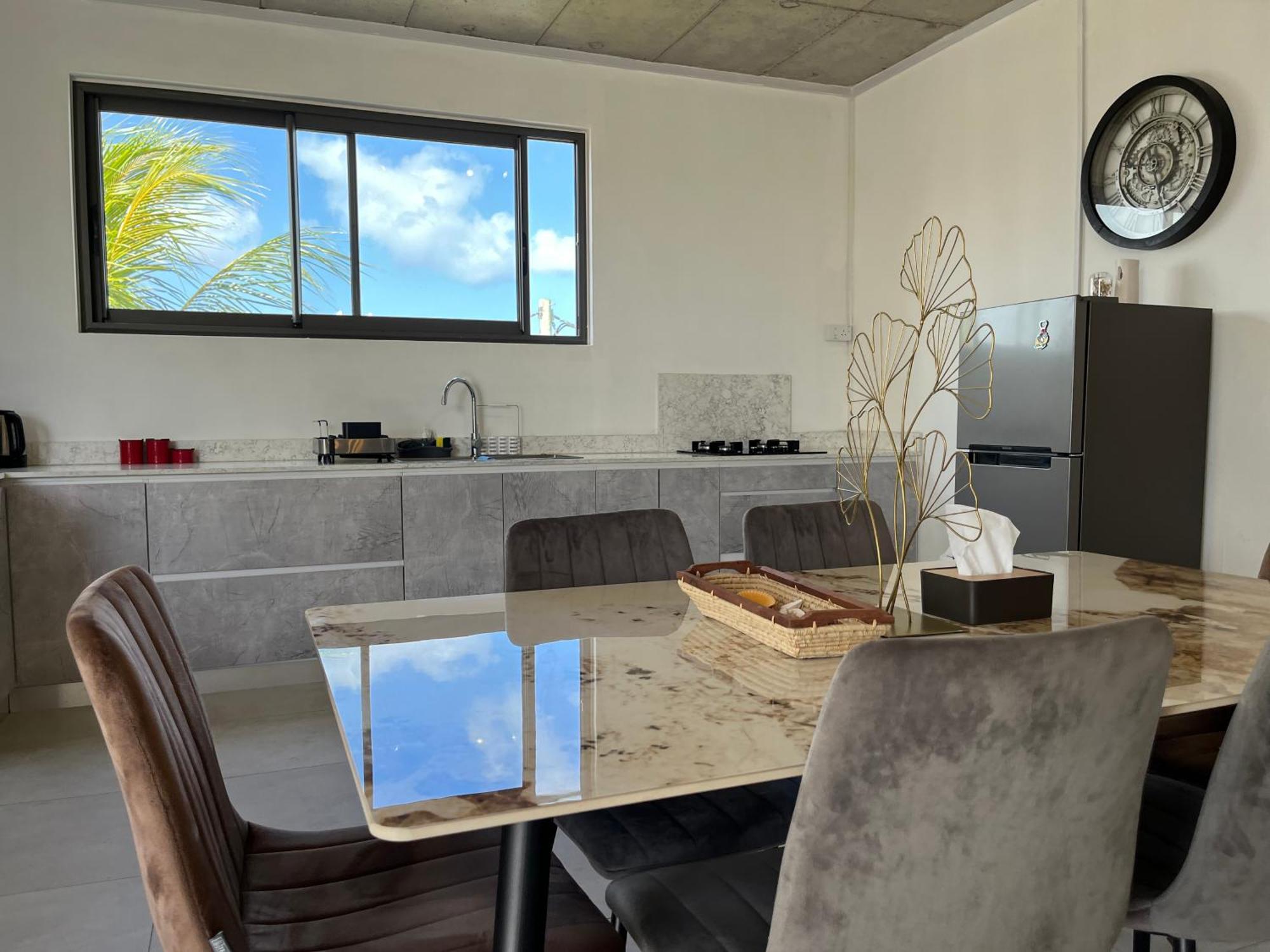 Cosy 2 Bedrooms Apts In Pereybere -Seasons Break Apartment Pereybere Beach Exterior photo